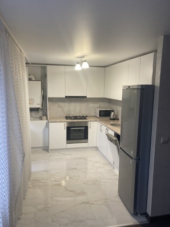 Здається трьохкімнатна в тихому центрі  з гаражем. - фото 1