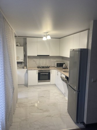 Оренда 3-х кімнатної квартири в центрі міста з гаражем - фото 1