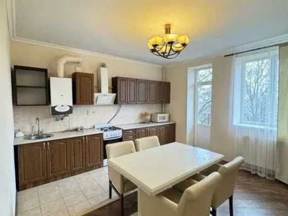 Затишна сучасна  квартира  для пари в зеленій зоні, аквапарку Мукачево