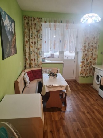 Велика 1к кв Будівельників 11   Українка Світло газ і вода є. Супер ст - фото 1