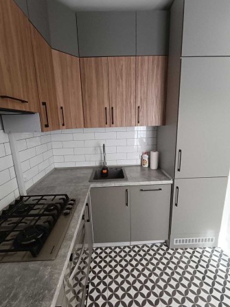 Сучасна 1 кімнатна новобудова з відмінним ремонтом на Озерній. - фото 1