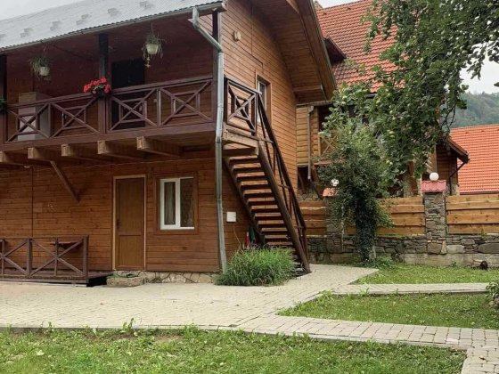 Апартаменти з окремим входом і власною кухнею на 3-х Яремче