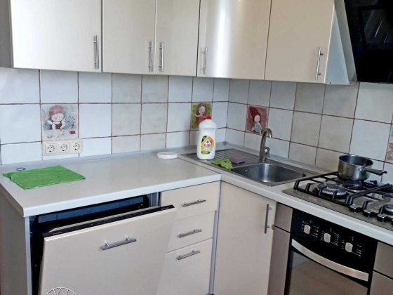 Здам укомплектовану трикімнатну на Таращанському. Белая Церковь