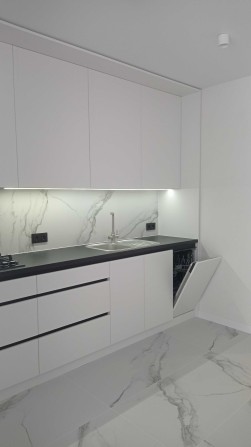 Сучасна 2 кімн.кв.Озерна+паркомісце. - фото 1