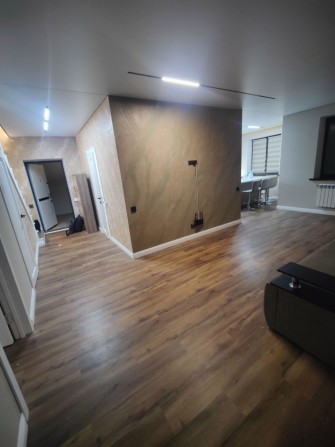 Пентхаус Вишнева 17 кухня вітальня +4 кімнати - фото 1