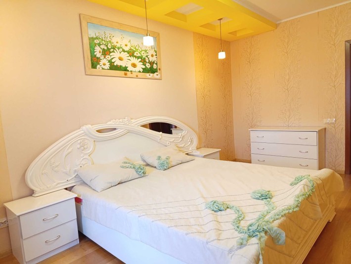 Оренда 2к квартири неподалік від Костелу - фото 1