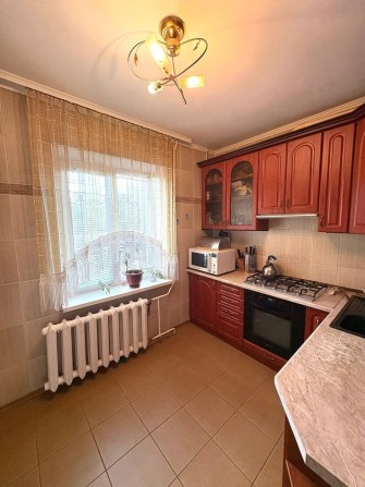 Здам трикімнатну квартиру ( одна кімната закрита) - фото 1