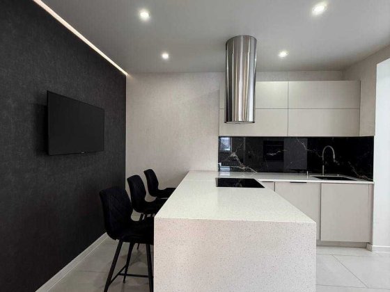 Дворівнева квартира біля парку + гараж Ивано-Франковск