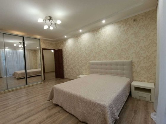 Простора 2-х кімн. у гарному стані з газовим котлом. Центральний парк! Ирпень