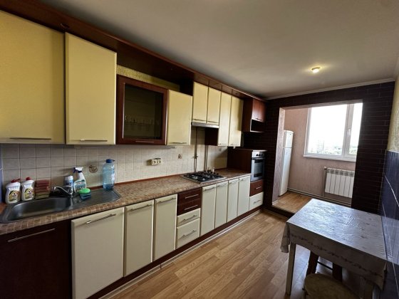 Оренда 3 кімнатна квартира вул. Довженка 9Б Ивано-Франковск