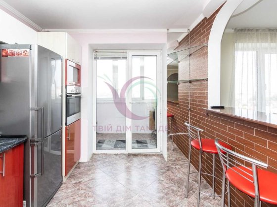 3-кімнатна квартира по вулиці Вовчинецька, біля Івано-Франківськ