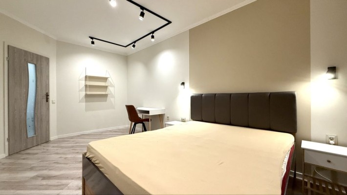 Здам в оренду однокімнатну квартиру в центрі вул Мельника 10 - фото 1