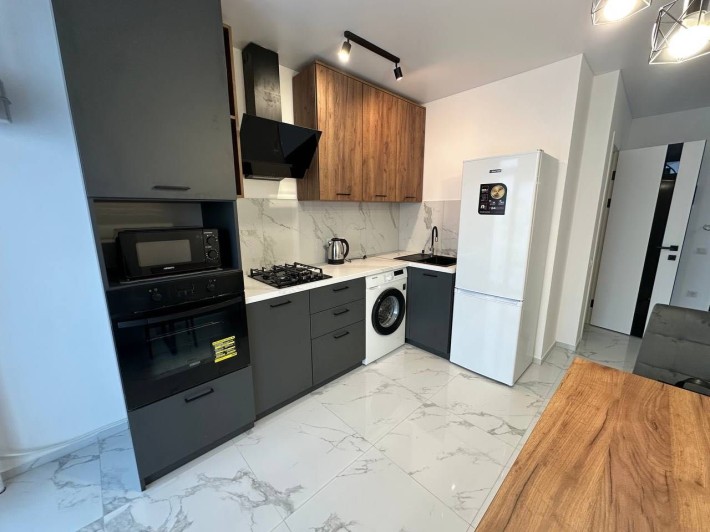 Оренда 1 км квартира в центральній частині міста - фото 1