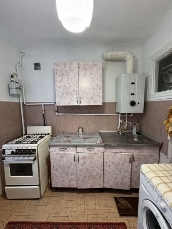 Центр міста, біля філармонії - фото 1