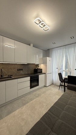 Оренда сучасної однокімнатної квартири в новому ЖК - фото 1
