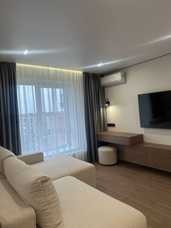 Оренда сучасної 1к квартири з терасою  перша здача, біля Велесу - фото 1