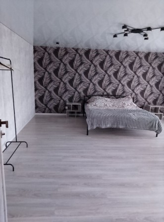 1-кімн.сучасна студія 129 кв.  від 1 місяця - фото 1