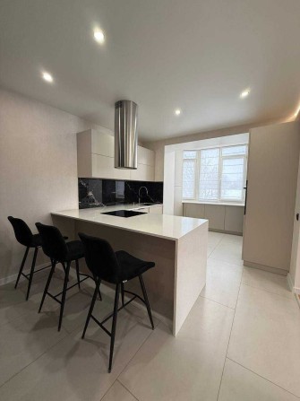 Оренда дворівневої квартири біля парку з резервним живленням - фото 1