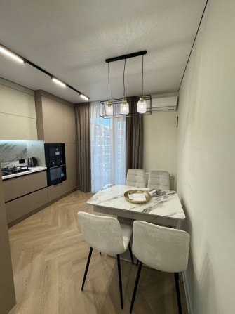 Перша здача 2 кімнатної квартири у ЖК бізнес-класу в центрі із газом - фото 1