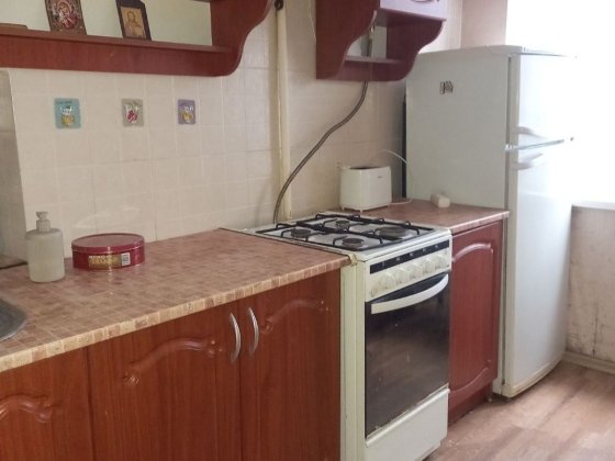 СДАЕТСЯ 2 ком квартира БМВ дом 32, 2 этаж. Кривой Рог