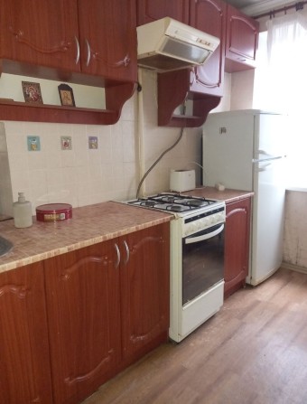 СДАЕТСЯ 2 ком квартира БМВ дом 32, 2 этаж. - фото 1