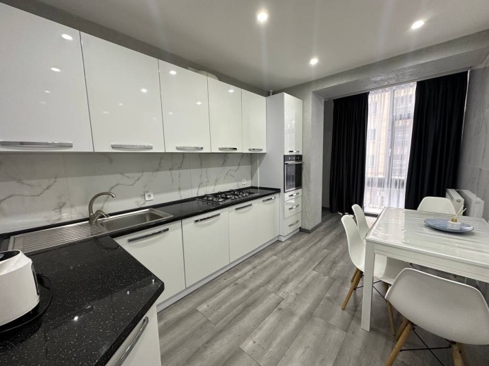 Оренда 2 км квартири в чудовій локації поруч з озером - фото 1