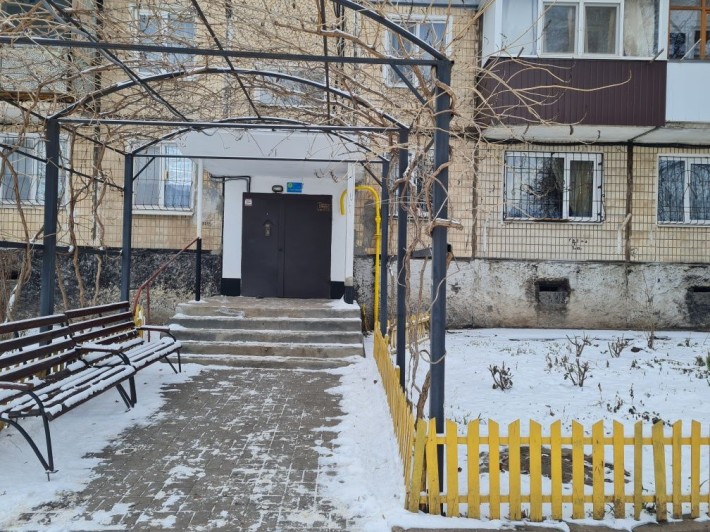 Сдам квартиру 129кв 2-х комн  2эт  от хозяина - фото 1