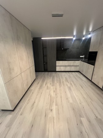 Оренда трьохкімнатної квартири з паркінгом в ЖК Яровиця - фото 1