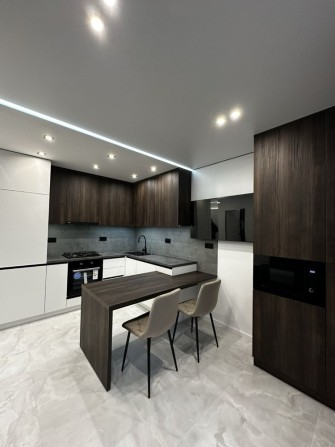 Шикарна квартира + студія в Центрі, перша здача - фото 1