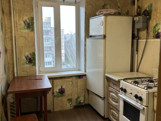 Оренда на Зарічному, малосімейка по Десантній,4000 і світло, вода газ