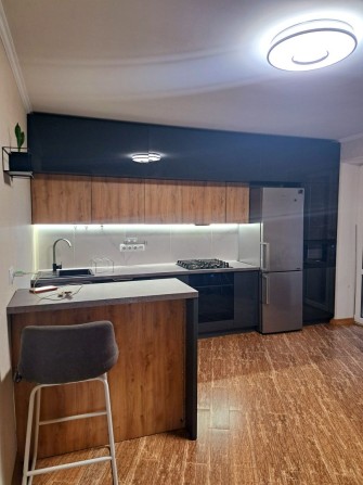 Простора однокімнатна квартира в новобудові! - фото 1