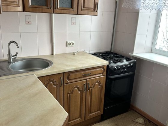 Алмазний 4- та поліклініка 3 окремі кімнати Полтава