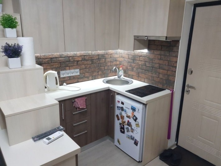 Власник. Здам окрему кімнату-студію з євроремонтом в центрі - фото 1