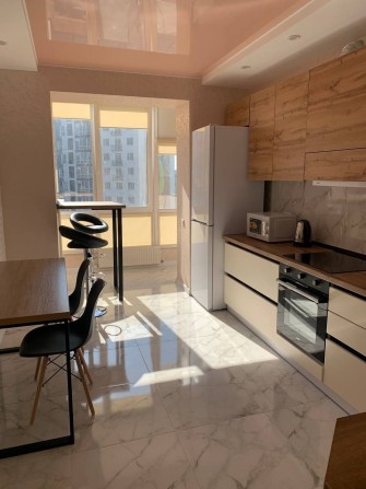 Здам в оренду 1к квартиру ЖК Княгинин 7 поверх - фото 1