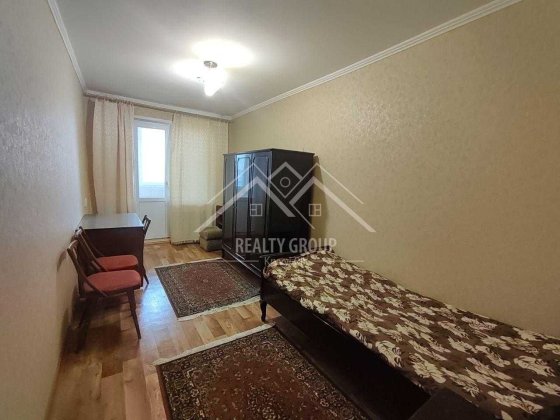 Оренда трьохкімнатної квартири в центрі на Свято-Миколаївській.