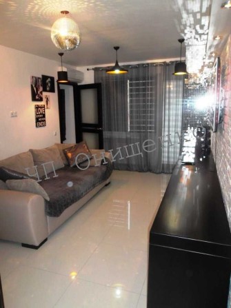 Пропоную гарну квартиру біля ІДА на площі Визволення. - фото 1