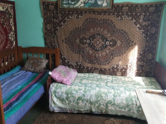 Здається кімната в гуртожитку у Тернополі біля озера. Тернополь