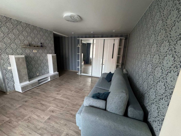 Сдам 1 ком. кв. на Браилках, с евроремонтом, новым. - фото 1