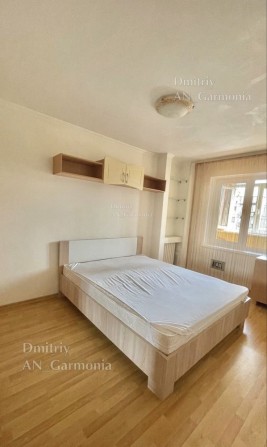 2-к Алмазный , Рядом парковая  зона - фото 1