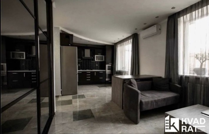 Оренда просторої 1кім квартири в центрі міста - фото 1