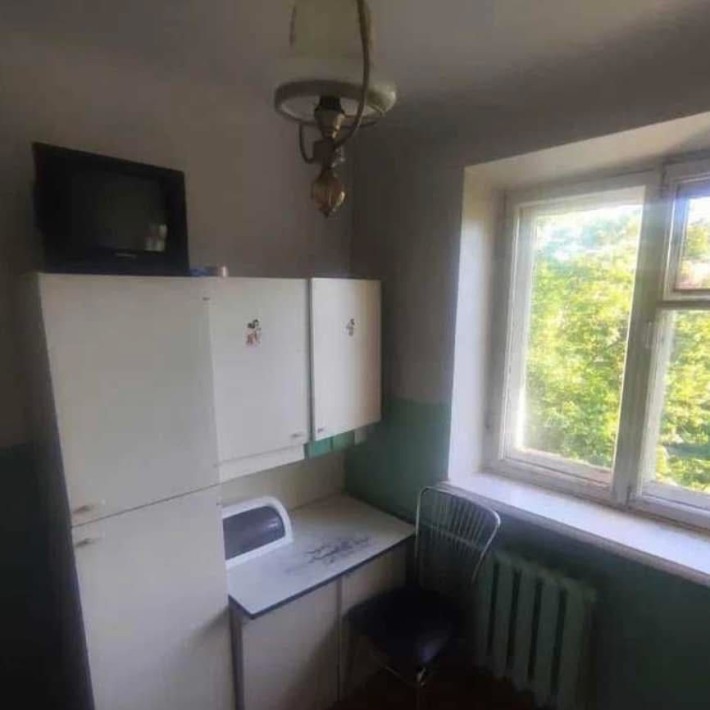 Небесної сотні 120 поряд зупинка - фото 1