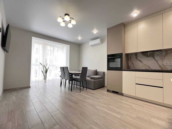 Стильна 1-кімнатна квартира в новобудові - фото 1