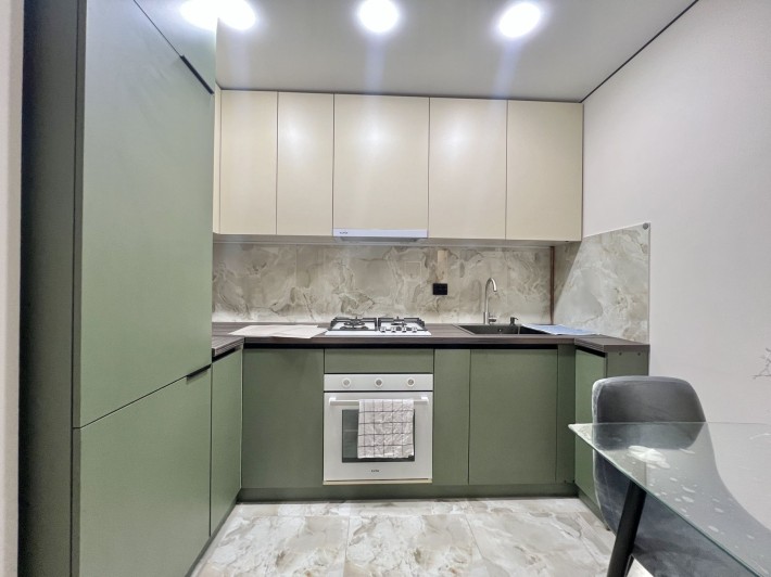 Дизайнерська 2/х кім + кухня/ студіо на Київській - фото 1