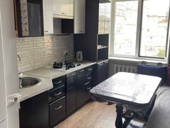 Сади -1 поруч з зупинкою Полтава