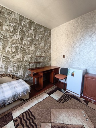 Здам кімнатну в гуртожитку блок на дві сім'ї в центрі - фото 1