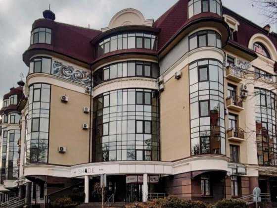 Сонячний парк Конституції 13 закритий двір Полтава