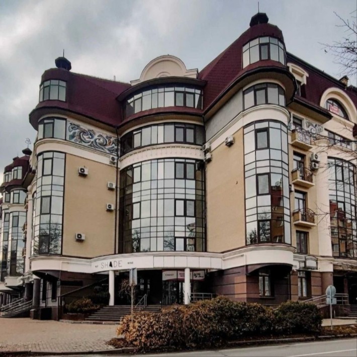 Сонячний парк Конституції 13 закритий двір - фото 1