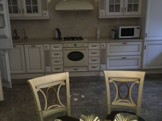 Соборності 40 д охорона , парковка гарний стан Полтава