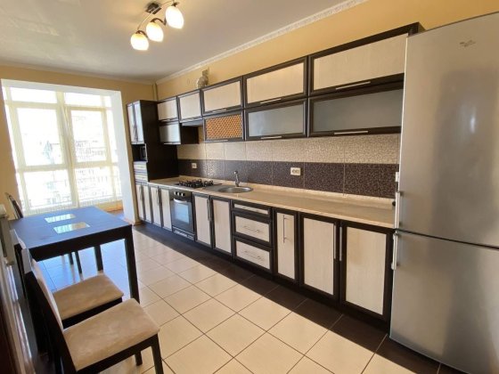 3 кімнатна  Коновальця .торба.ринок Ивано-Франковск