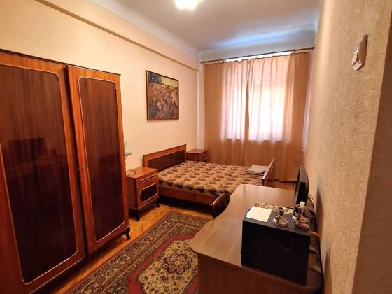 здається двокімнатна квартира на Театральній Черновцы